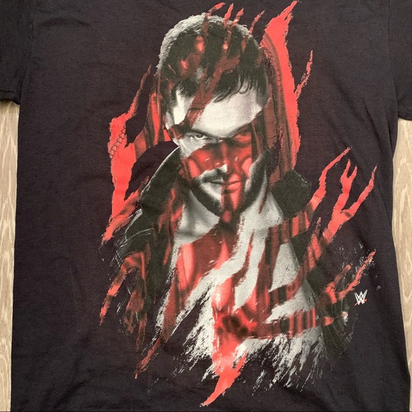 Finn Balor Stare Irish Demon 2017 WWE Official T-Shirt Men’s Size Small - Picture 2 of 5